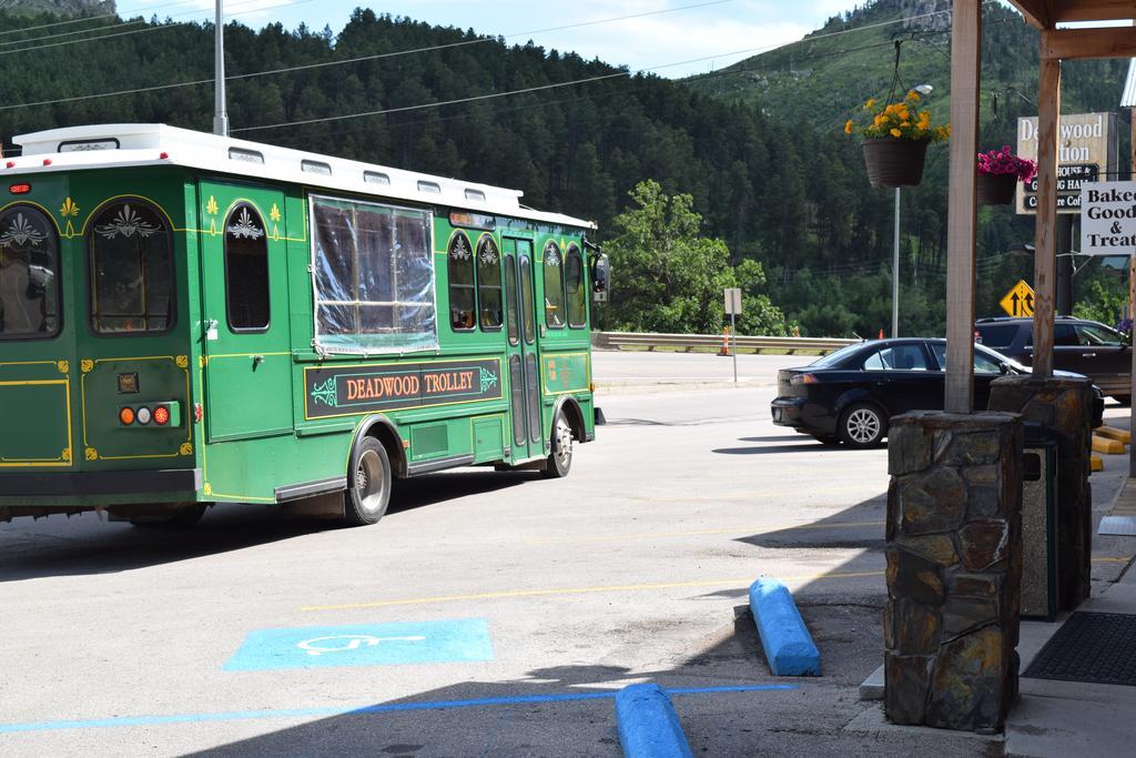 Deadwood Station Bunkhouse And Gambling Hall Motell Exteriör bild