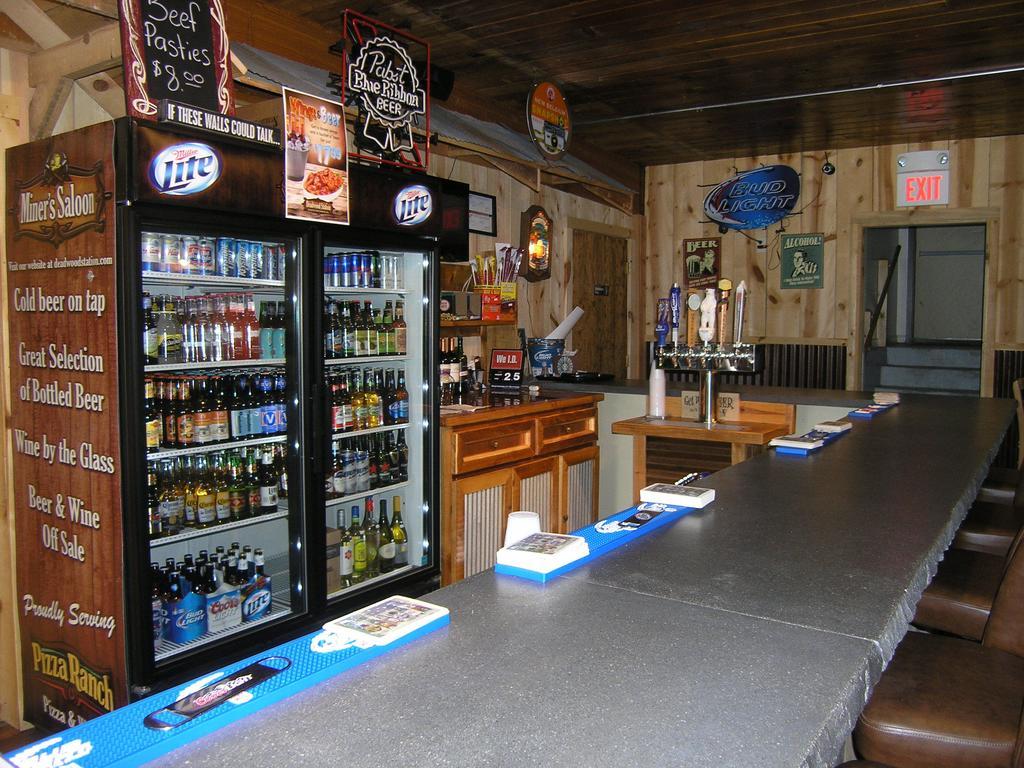 Deadwood Station Bunkhouse And Gambling Hall Motell Exteriör bild